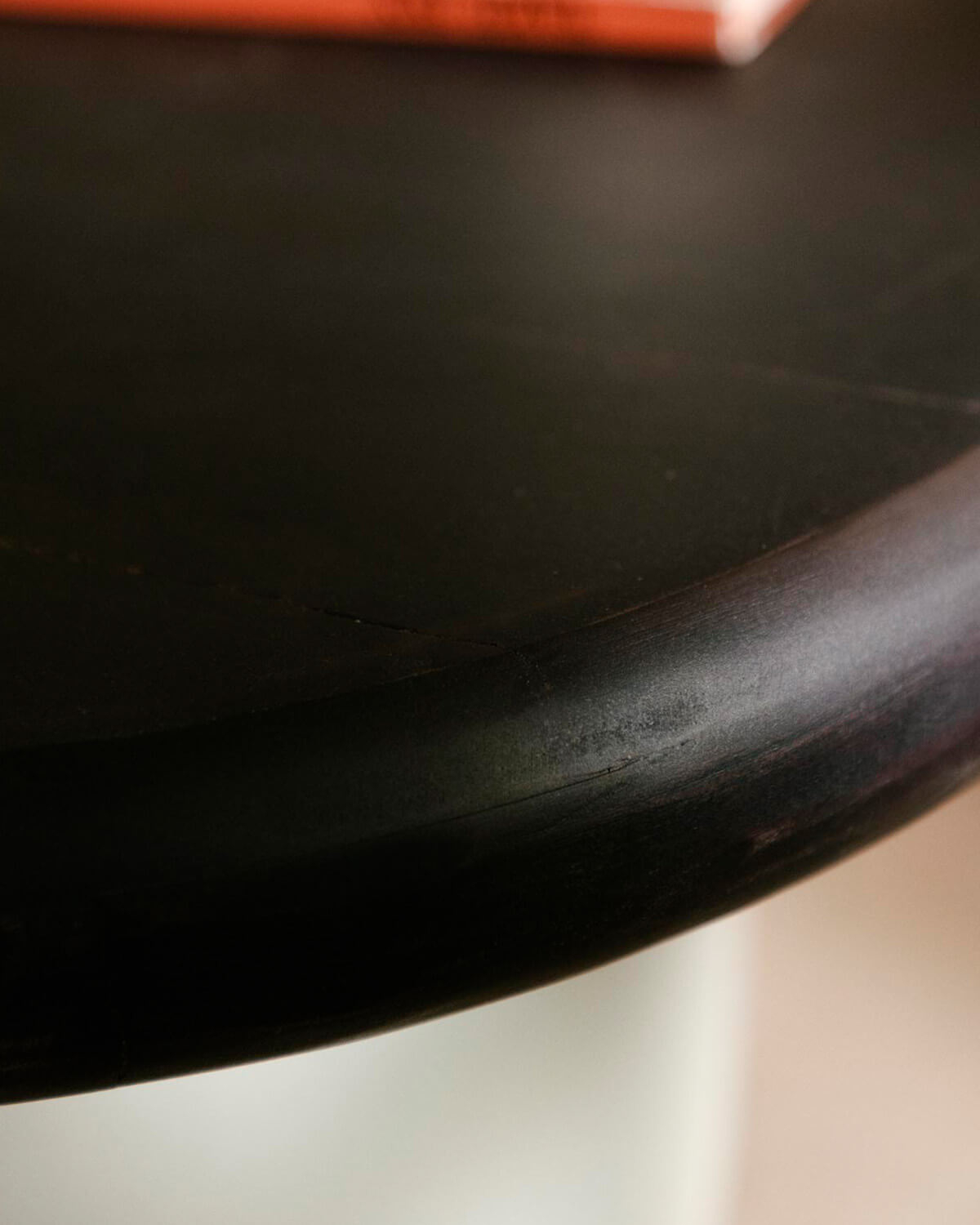 Oval Acacia Wood and Metal Side Table (59x58 cm) Brezo, gallery image 3