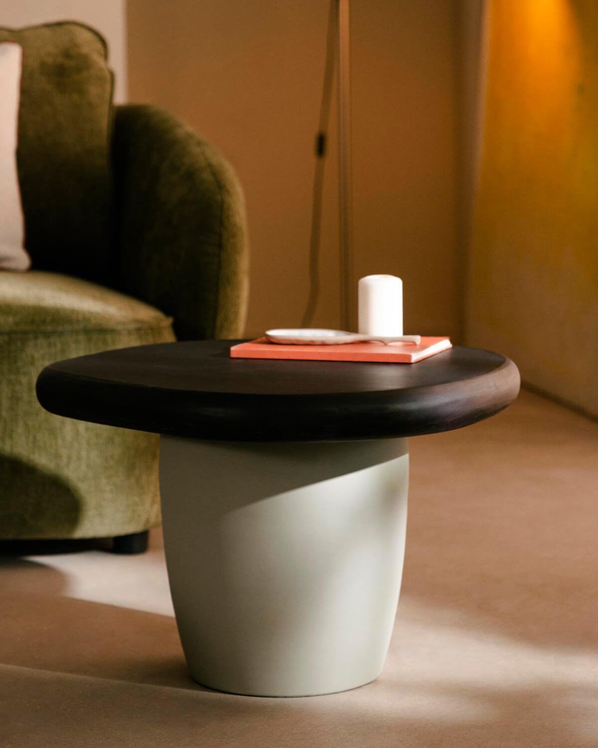 Oval Acacia Wood and Metal Side Table (59x58 cm) Brezo, gallery image 2