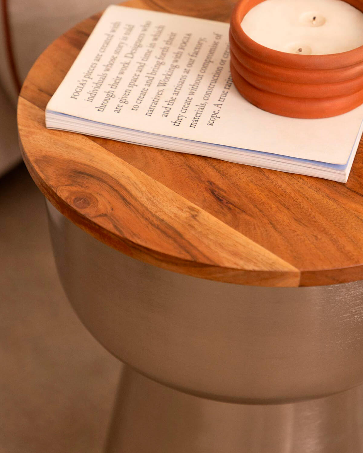 Round Acacia Wood and Metal Side Table (Ø43 cm) Binchi , gallery image 3