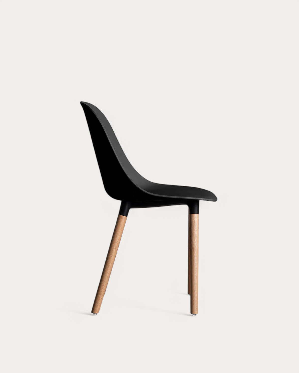Pack of 4 Outdoor Polypropylene and Wooden Chairs Reine, gallery image 2