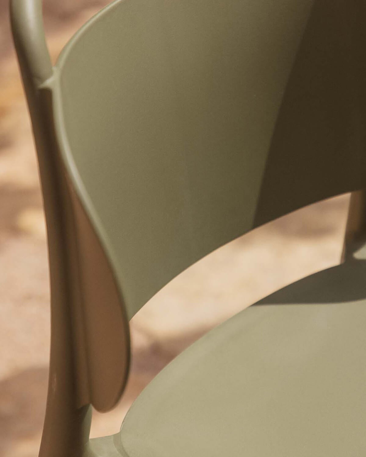 Pack of 2 High Polypropylene Outdoor Stools (75 cm) Kole, gallery image 3