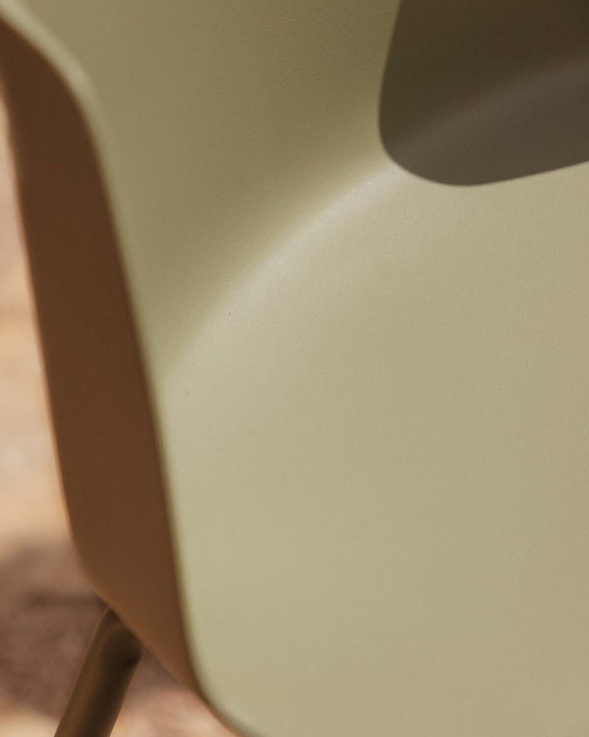 Outdoor High Stool Made of Polypropylene and Metal (74 cm) Meivy, gallery image 3