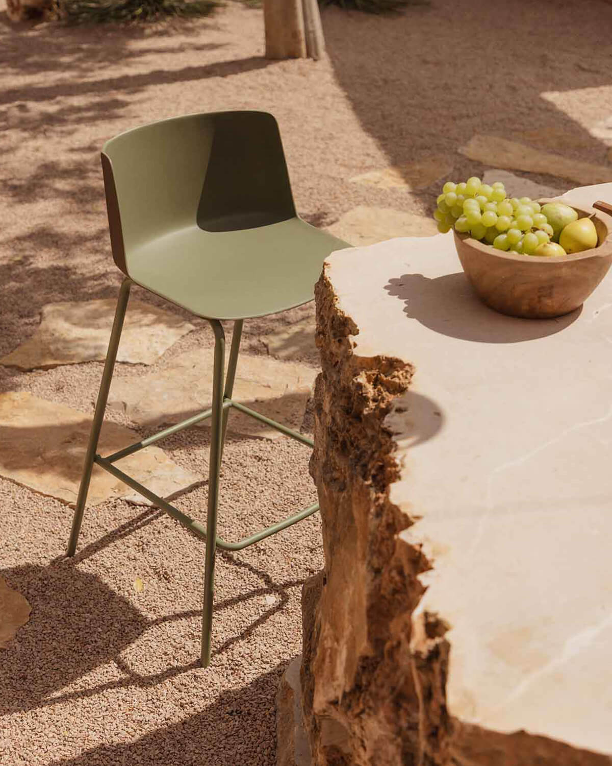 Pack of 2 75 cm outdoor polypropylene and metal bar stools Meivy, gallery image 2