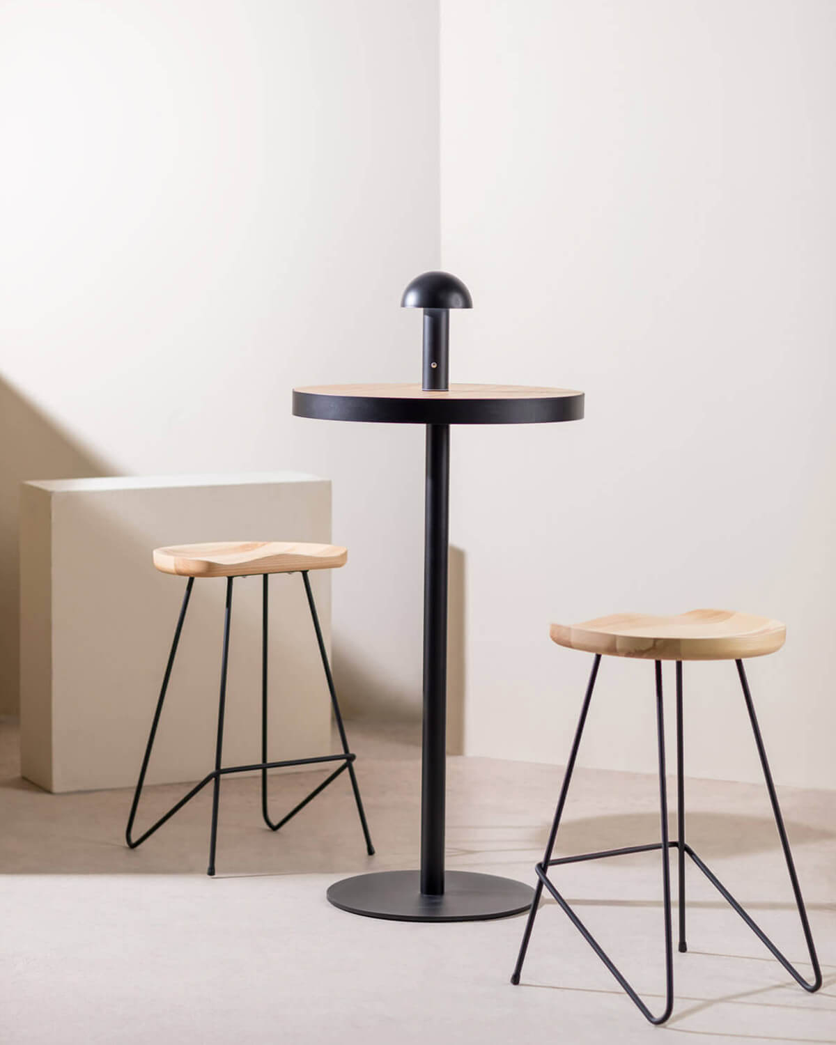 Pack of 2 Wooden and Metal High Stools (67,5 cm) Roses, gallery image 2