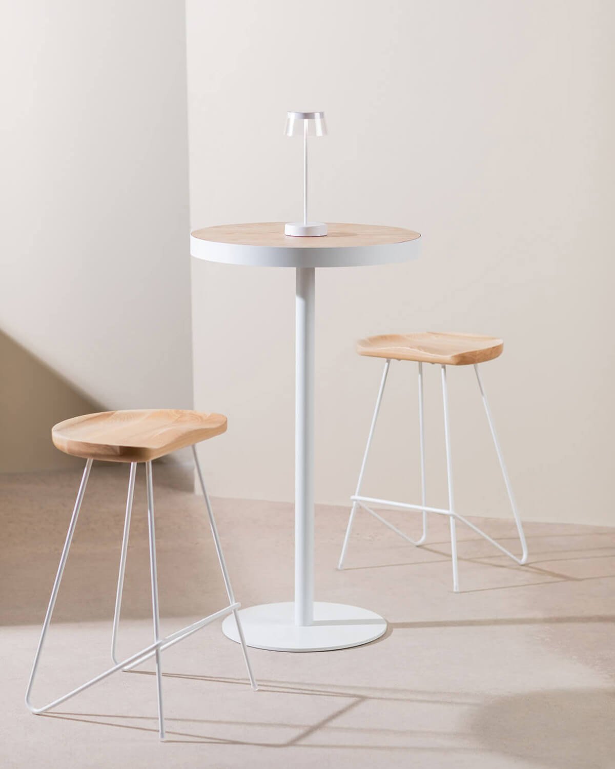 Pack of 2 Wooden and Metal High Stools (67,5 cm) Roses, gallery image 2