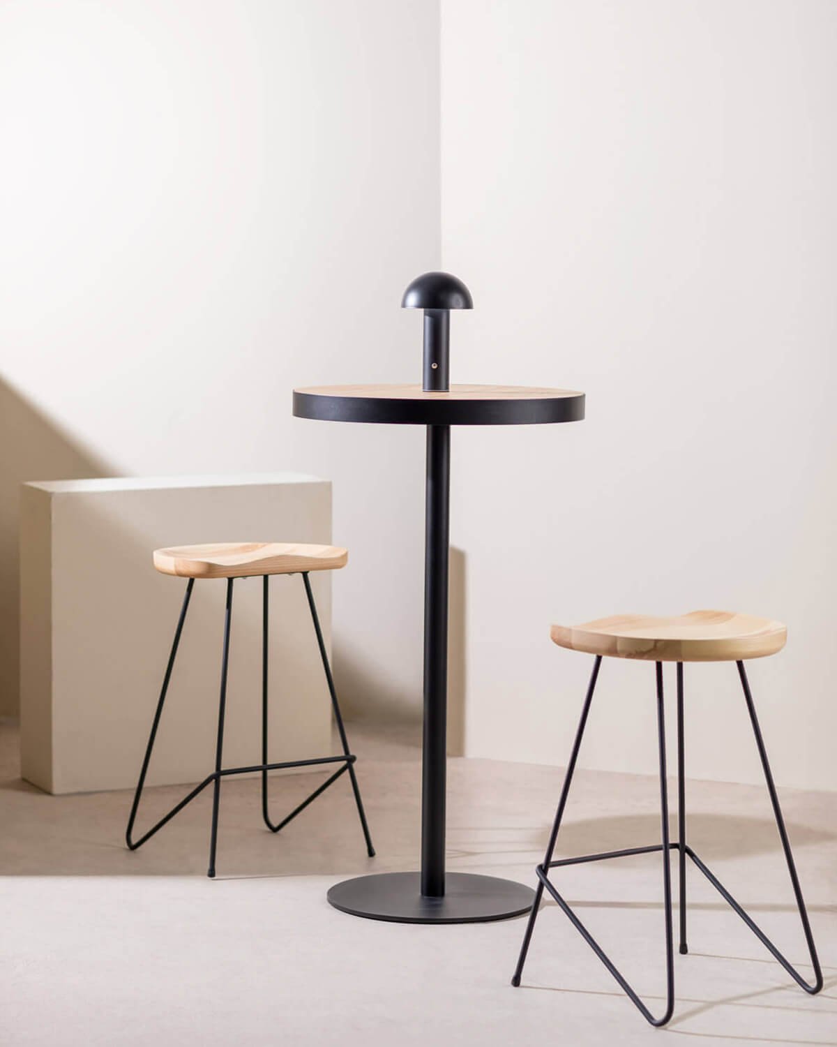 Pack of 4 High Stools in Wood and Metal (67.5 cm) Roses, gallery image 2