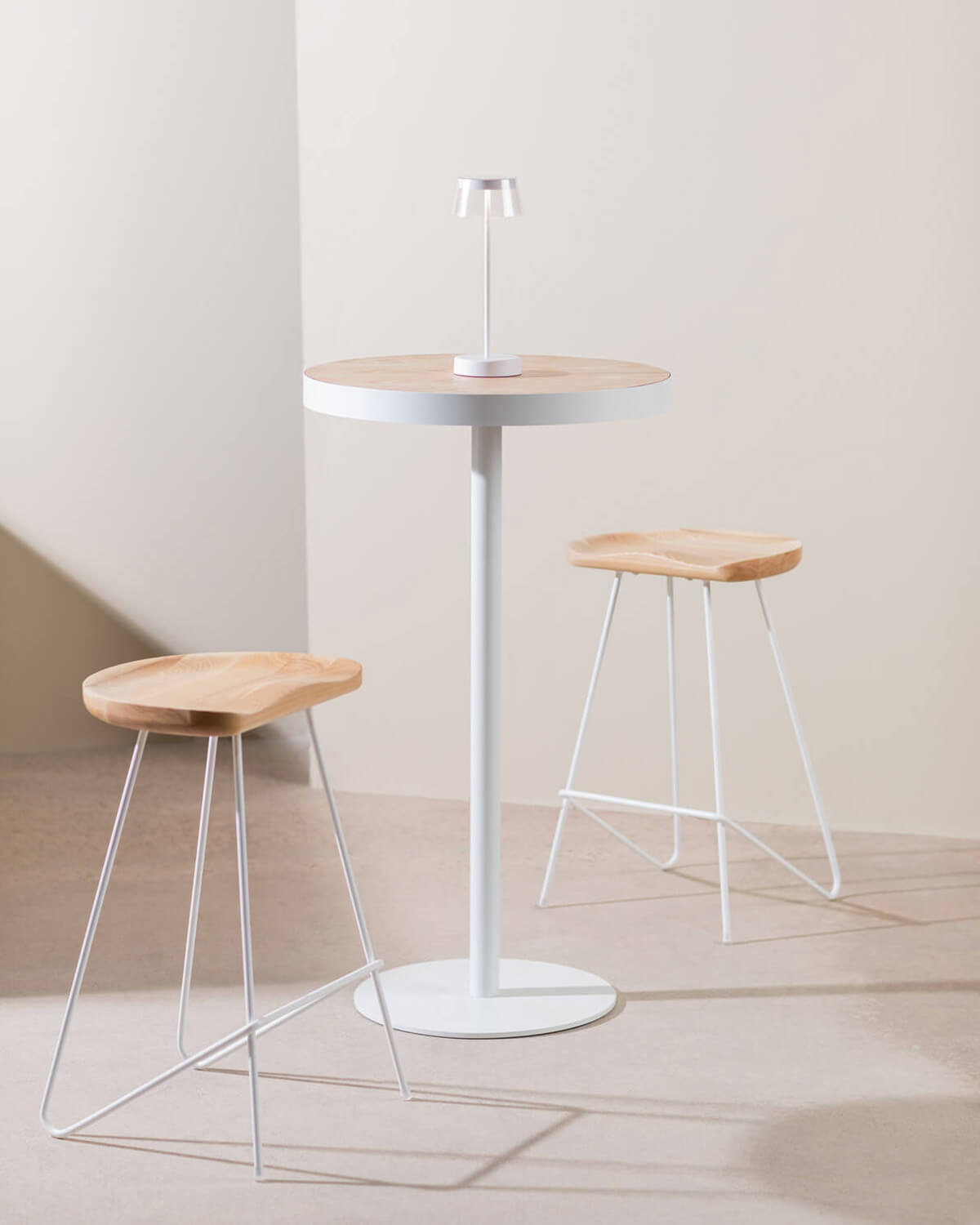 Pack of 4 High Stools in Wood and Metal (67.5 cm) Roses, gallery image 2