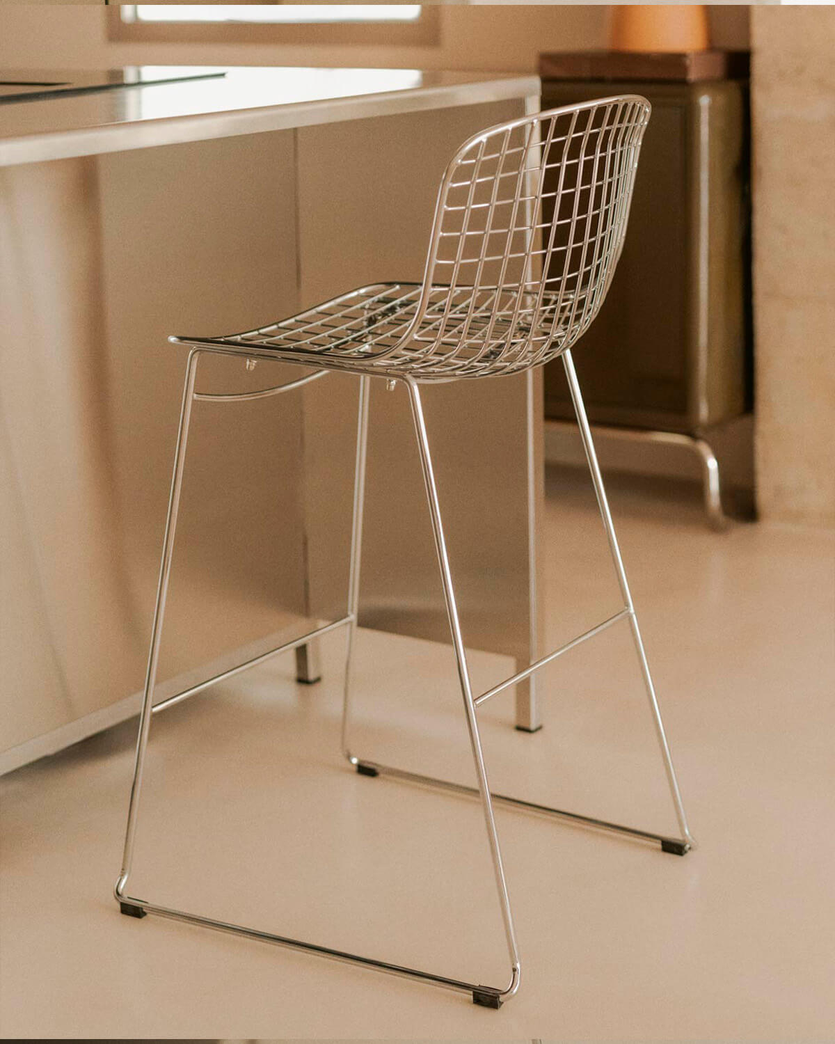 Pack 4 High Steel Stools (66 cm) Low Backrest Aras Trend, gallery image 2