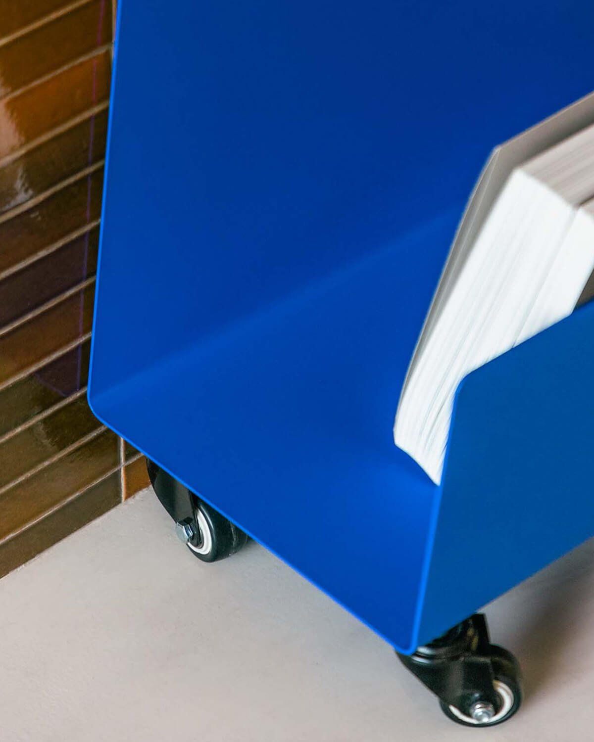 Auxiliary Cart with Metal Shelf Izan, gallery image 3