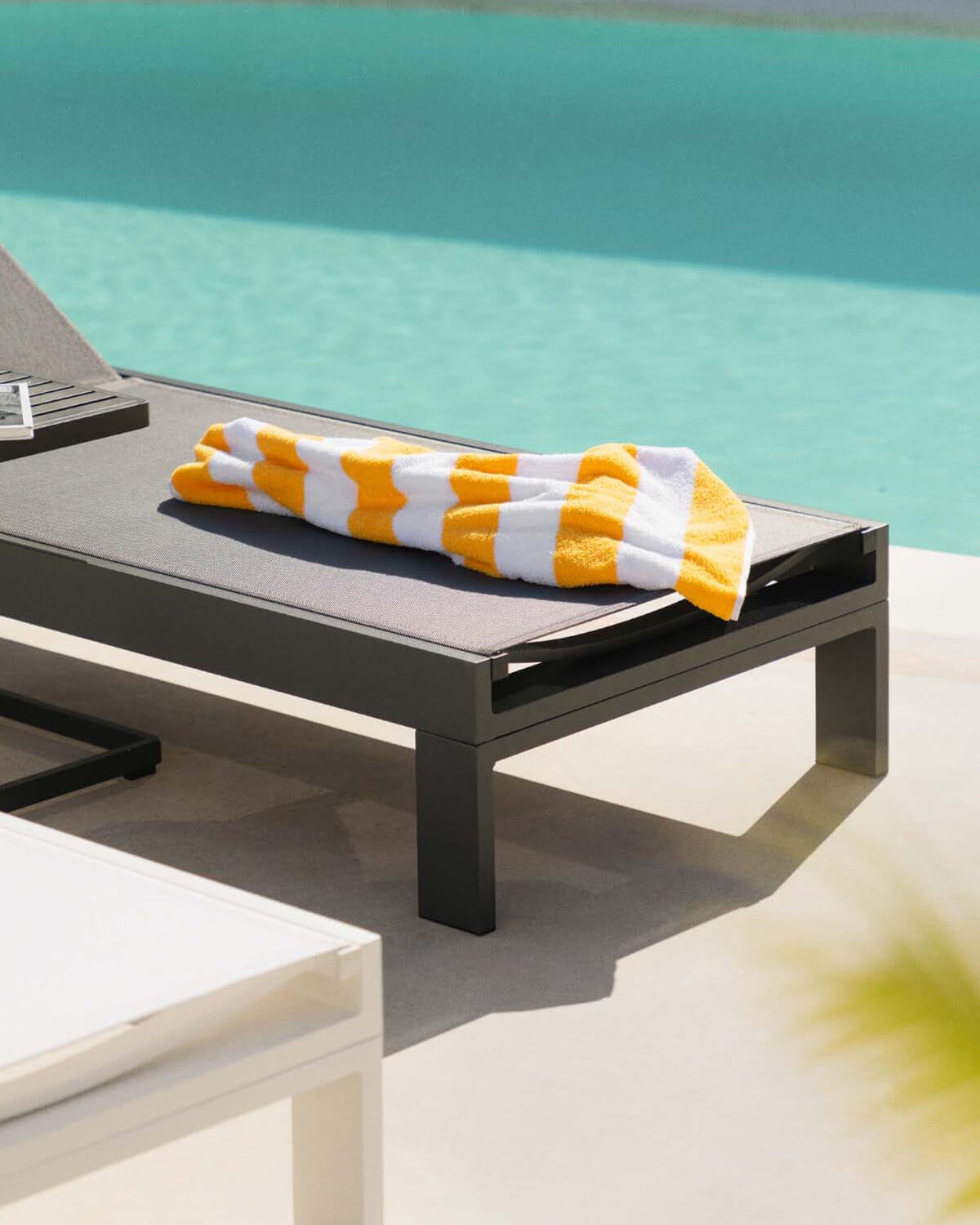 Aluminium and Fabric Reclining Sun Lounger New Kreta, gallery image 3