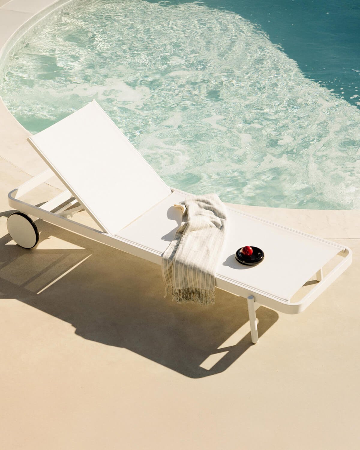 Pack of 2 Reclining Aluminum and Celina Fabric Loungers, gallery image 2