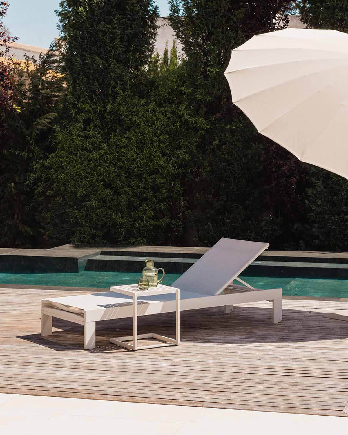 Pack of 2 Aluminium and Fabric Reclining Sun Loungers New Kreta, gallery image 2