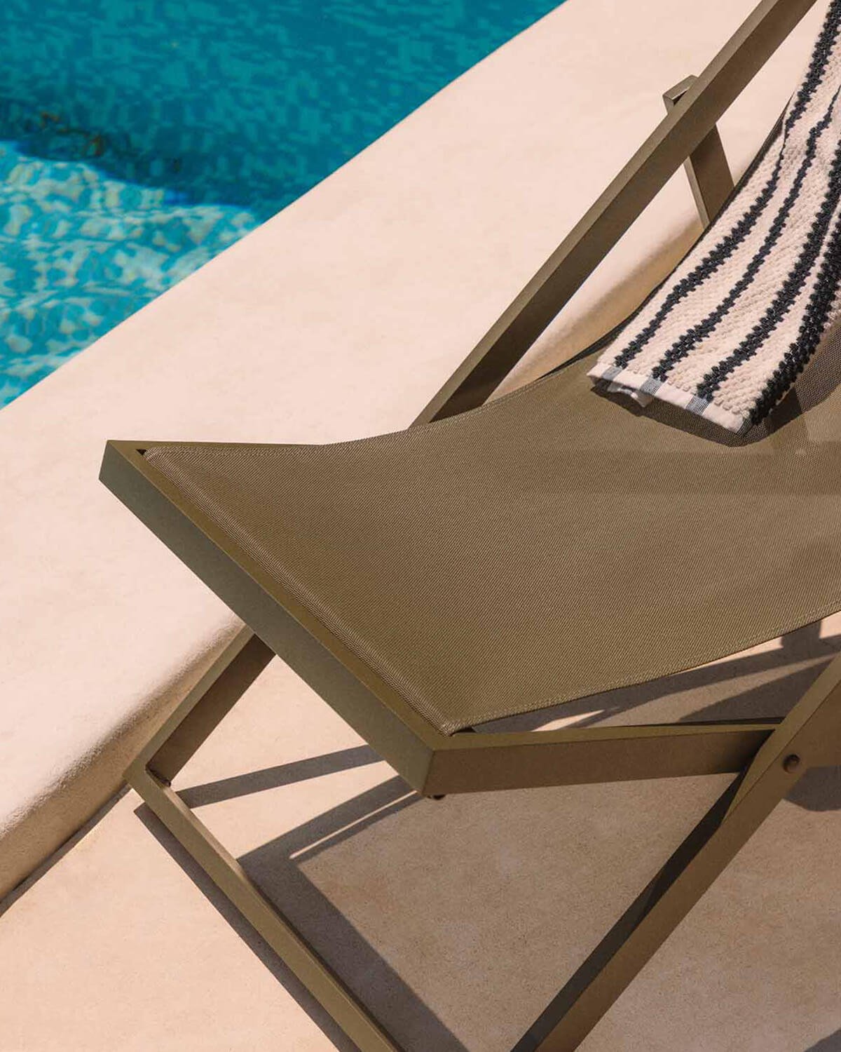 Pack of 2 Reclining Aluminum Hammocks with Rilas Cushion, gallery image 4640690