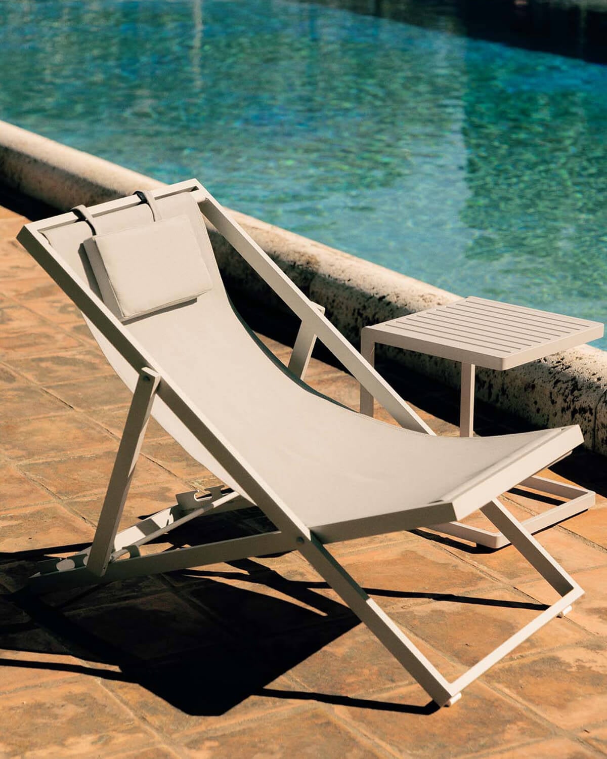 Pack of 2 Reclining Aluminum Hammocks with Rilas Cushion, gallery image 4640777