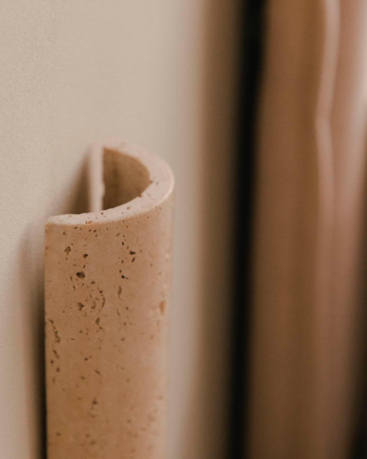 Travertine Marble Wall Sconce Nahir, gallery image 3