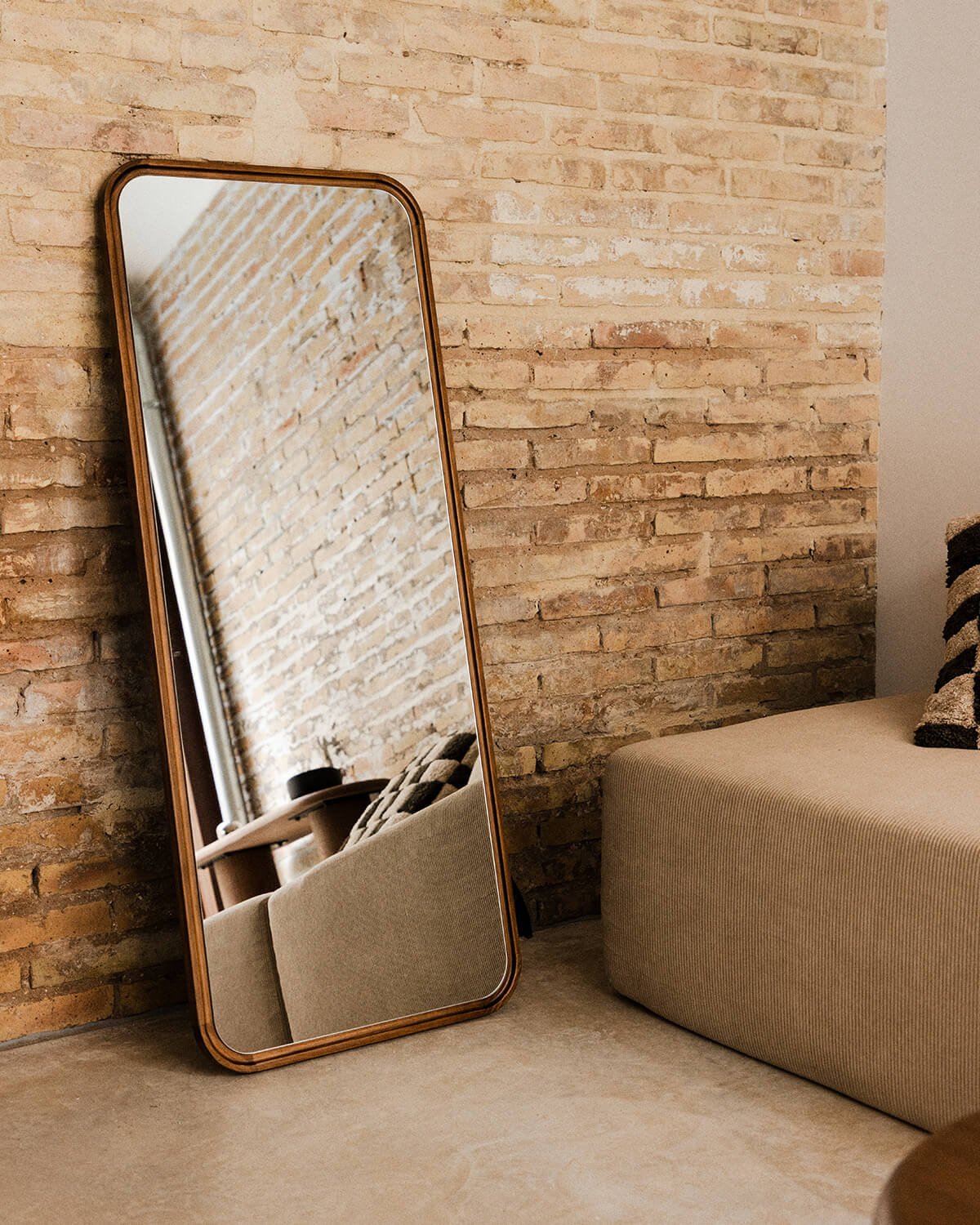 Rectangular Pine Wood Wall Mirror (122x51 cm) Eimar, gallery image 2