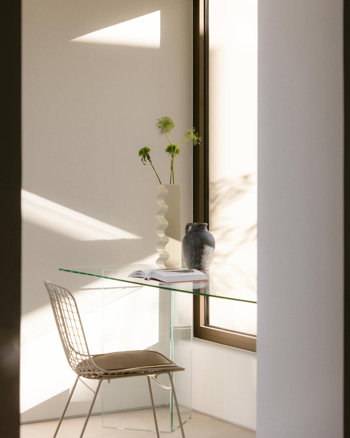 Dolomite Vase Olea, gallery image 2