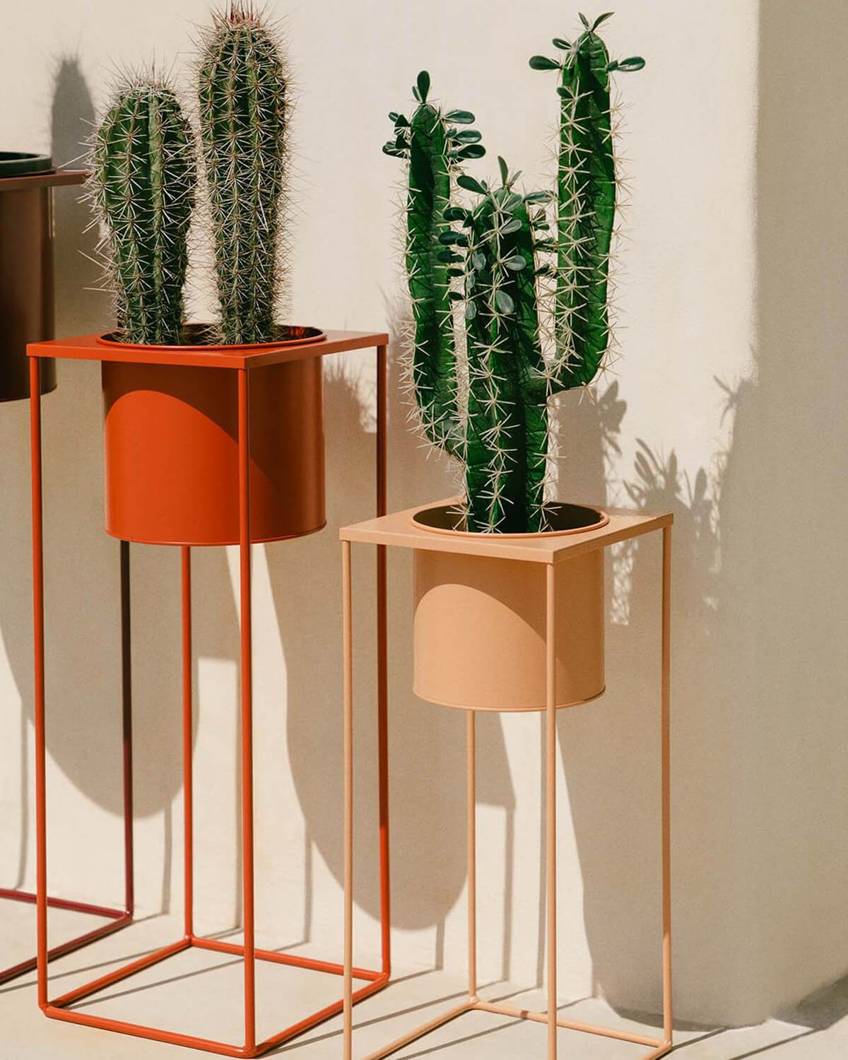 Set of 3 Round Metal Planters Cosme, gallery image 3