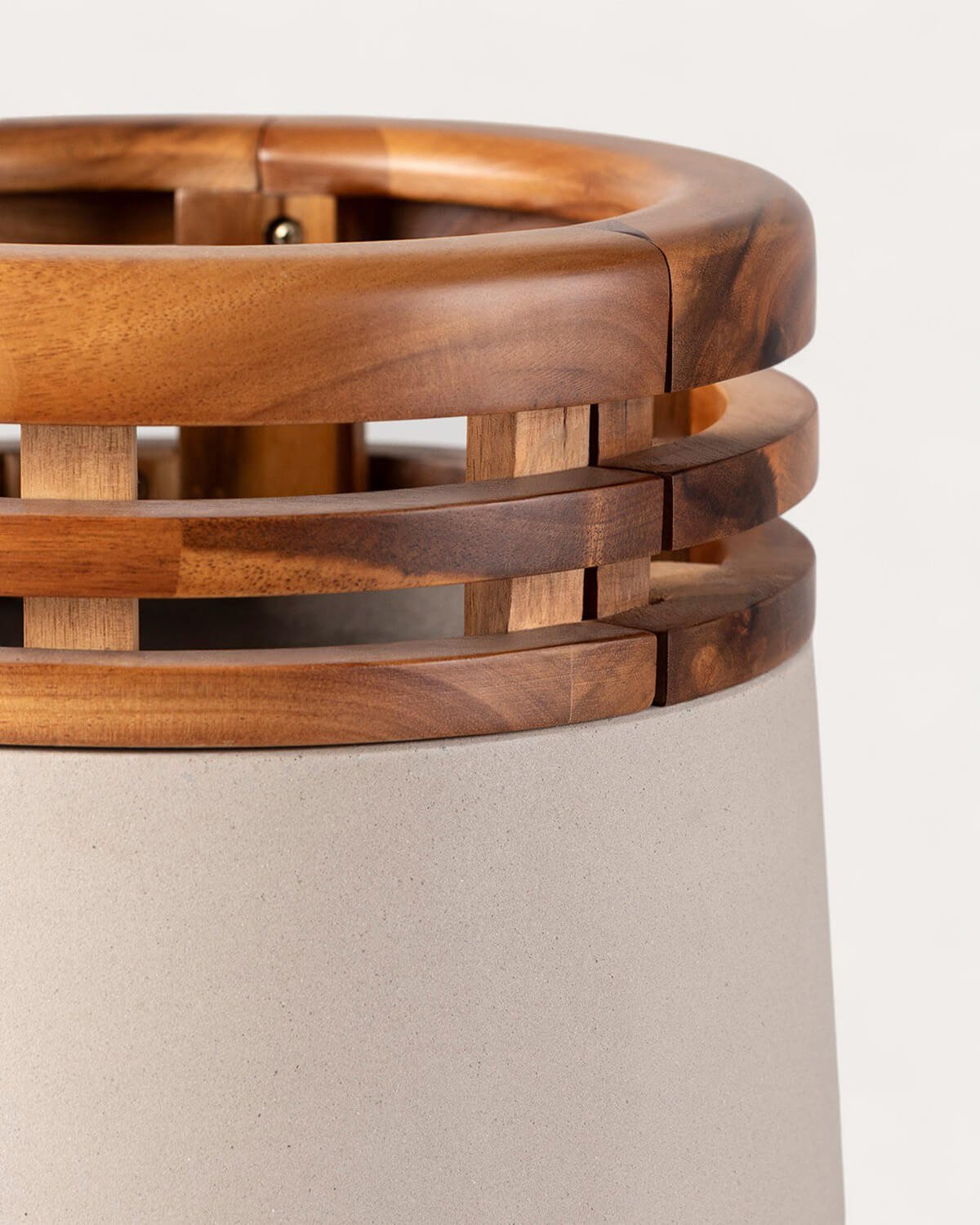 Concrete and Acacia Wood Planter M (43xØ31 cm) Hazan, gallery image 5