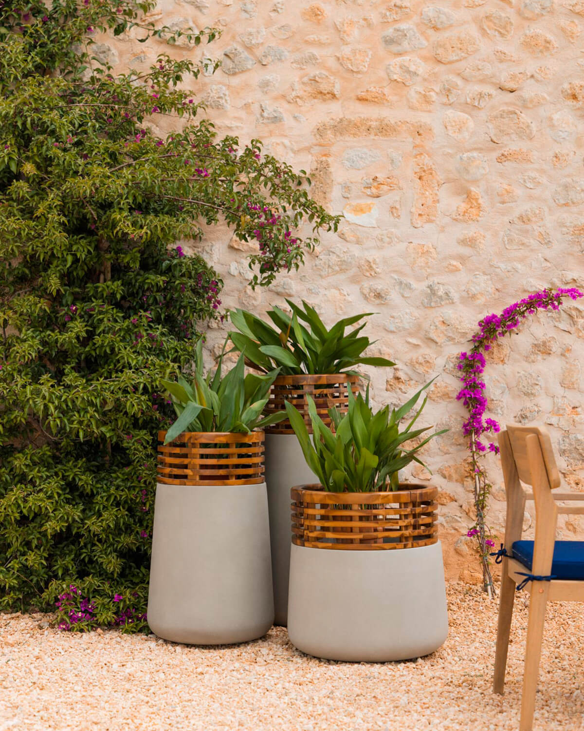 Set of 3 Acacia Concrete and Wooden Planters Hazan, gallery image 2