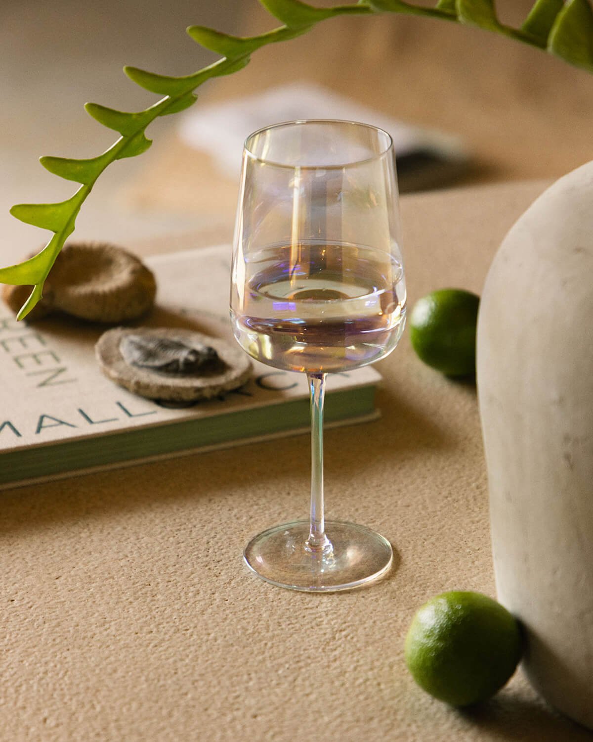 Pack of 4 Iridescent Crystal White Wine Glasses Odin, gallery image 2