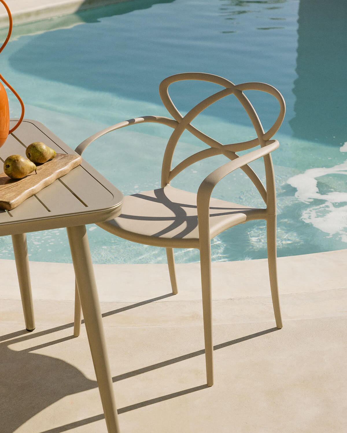 Rectangular Aluminum Table Set (160x90 cm) Cancun and 6 Polypropylene Chairs with Outdoor Armrests Cielo, gallery image 3