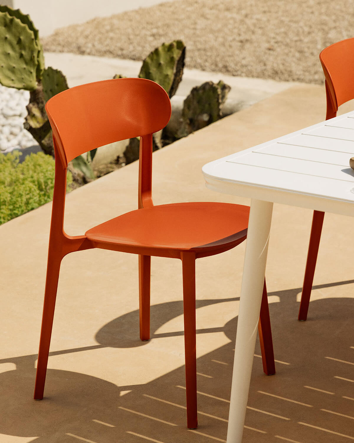 Cancun Rectangular Aluminum Table Set (160x90 cm) and 6 Briel Outdoor Polypropylene Chairs, gallery image 3