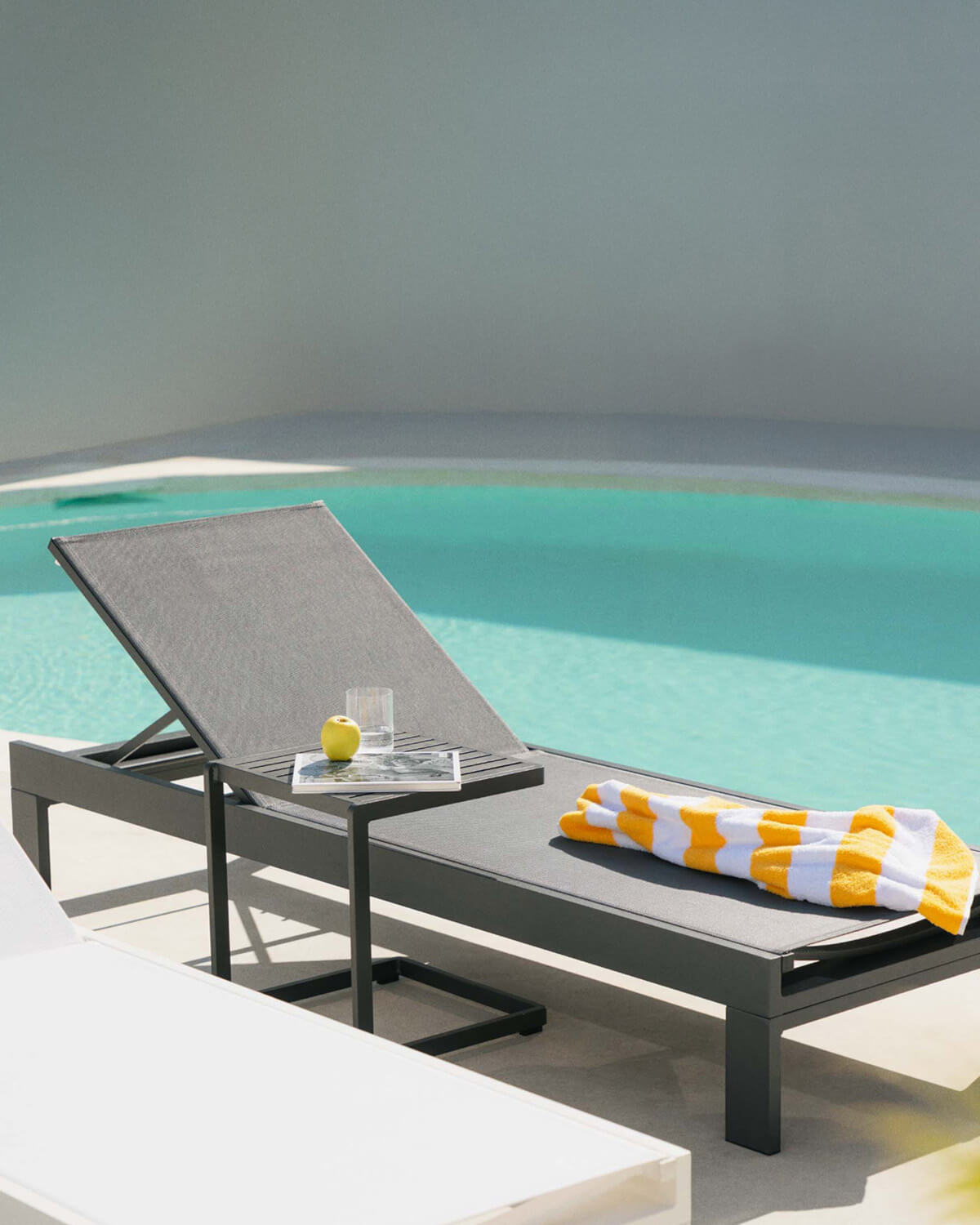 Aluminum Lounger and Side Table Set (40x40 cm) New Kreta, gallery image 2