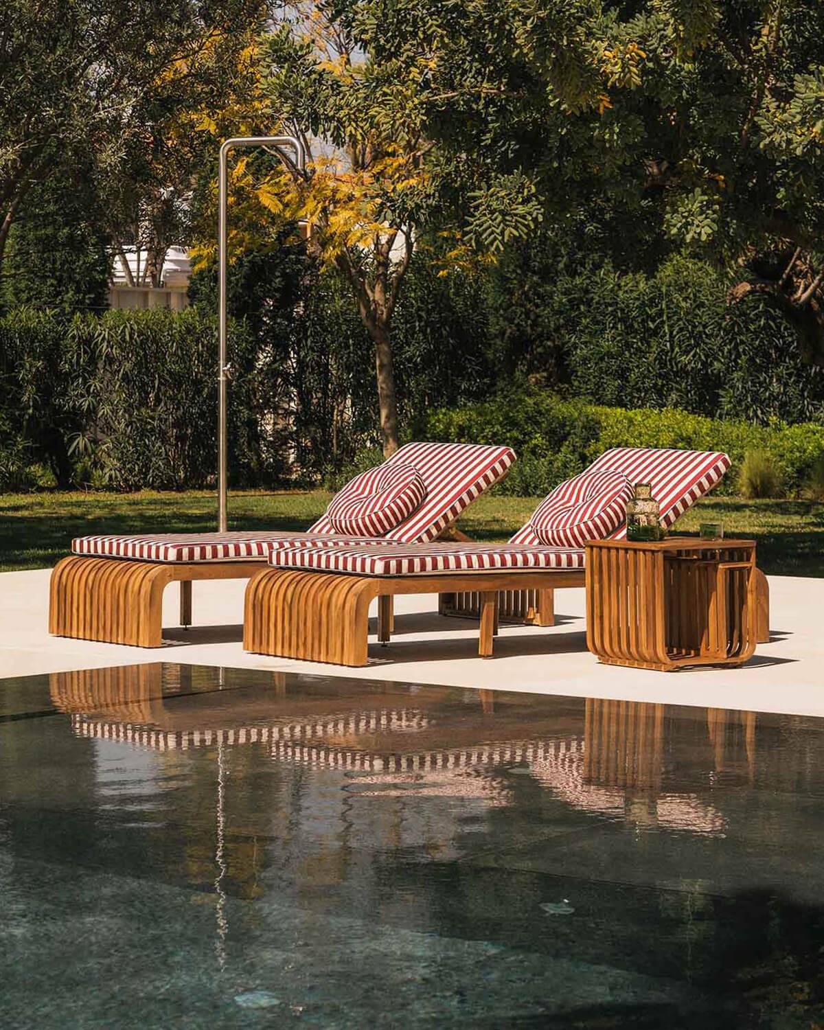 Acacia Wood Set of 2 Sun Loungers and Side Table Hazan Trend, gallery image 2