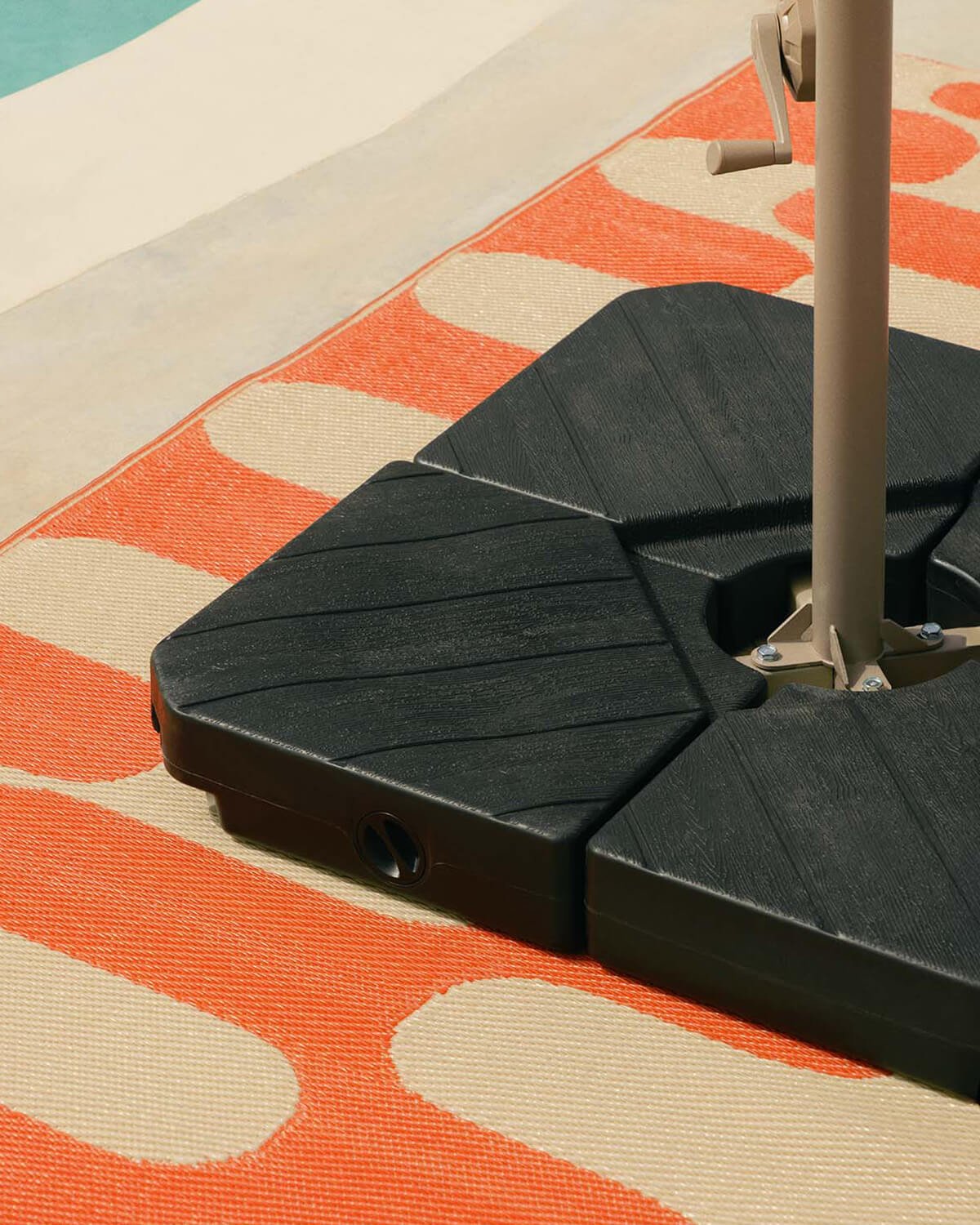 Breia Polyethylene Refillable Parasol Base, gallery image 3