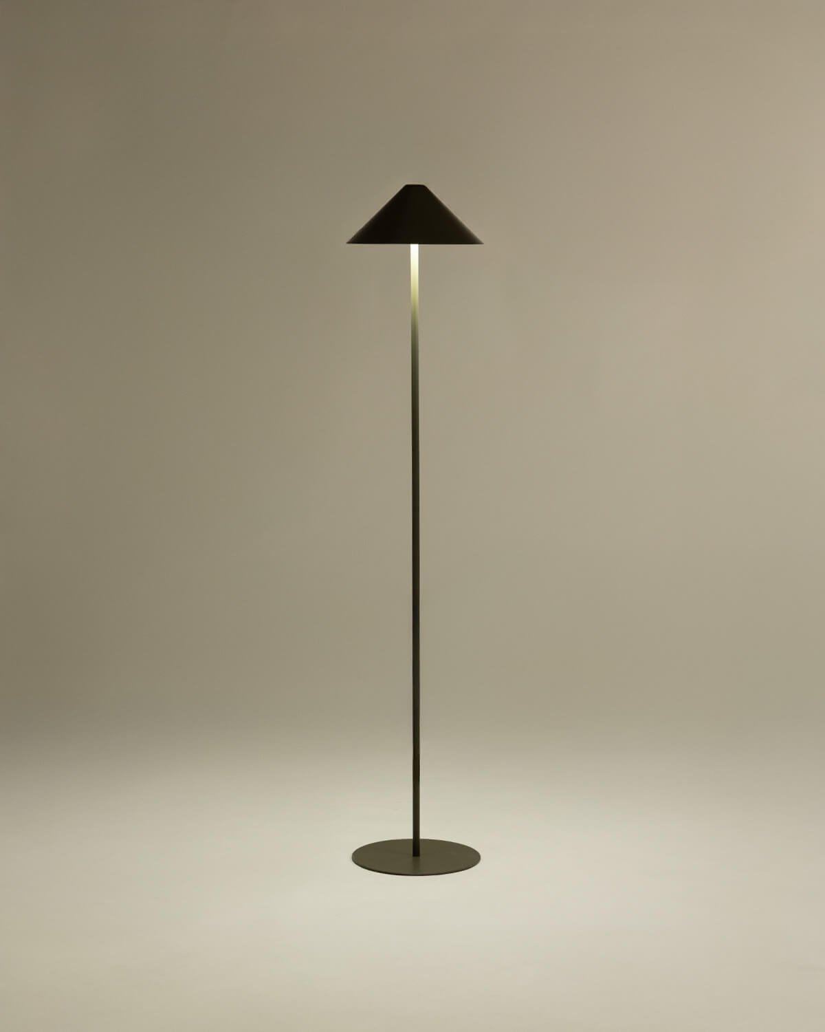 Wireless LED Dimmable Outdoor Floor Lamp Gavi, gallery image 2