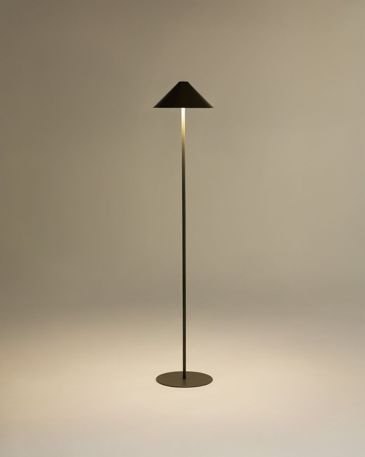 Wireless LED Dimmable Outdoor Floor Lamp Gavi, gallery image 4