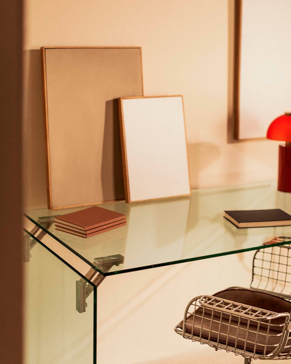 Tempered Glass and Stainless Steel Desk (134x70 cm) Arey, gallery image 2