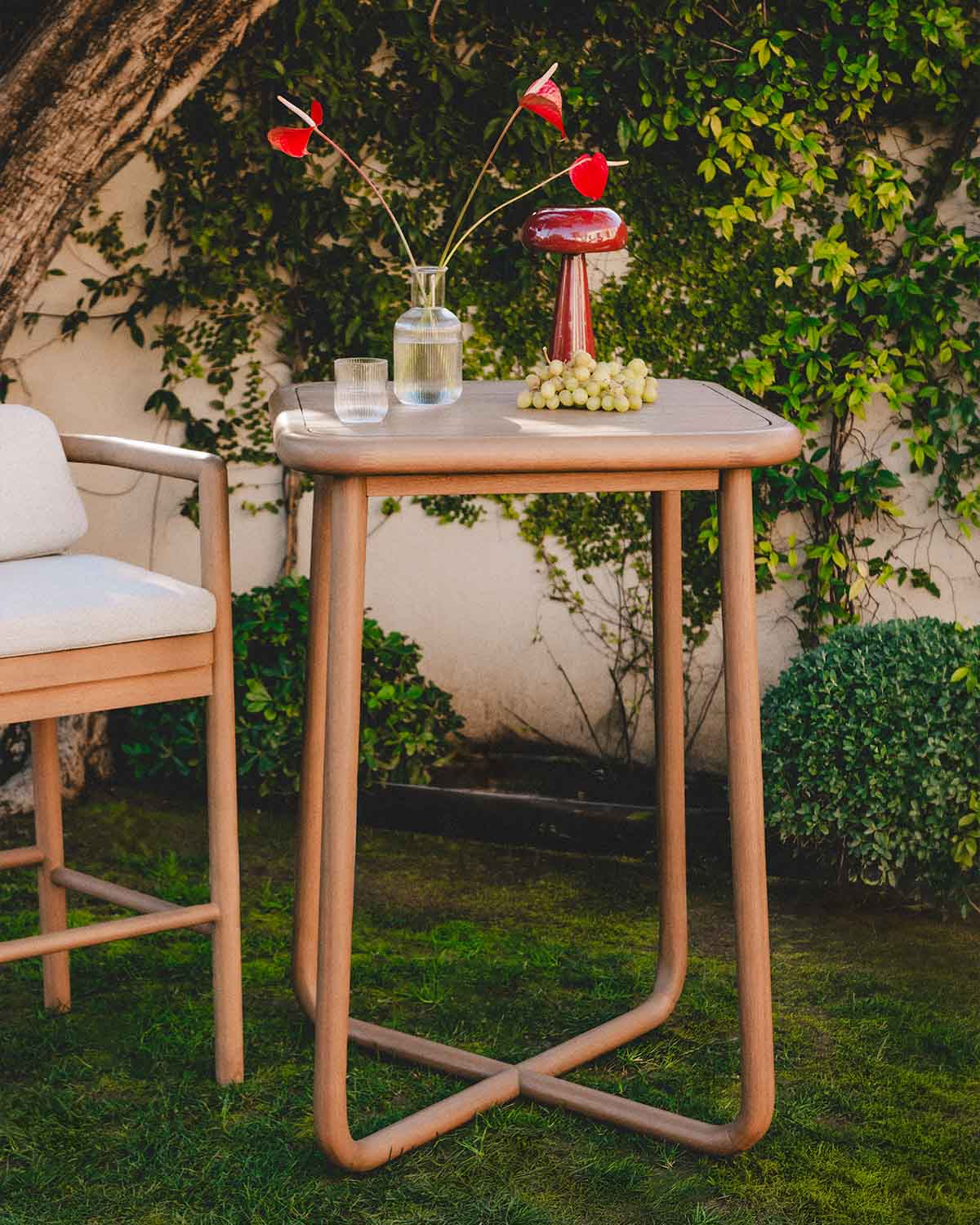 Square Eucalyptus Wood High Outdoor Table (70x70 cm) Edvard, gallery image 2