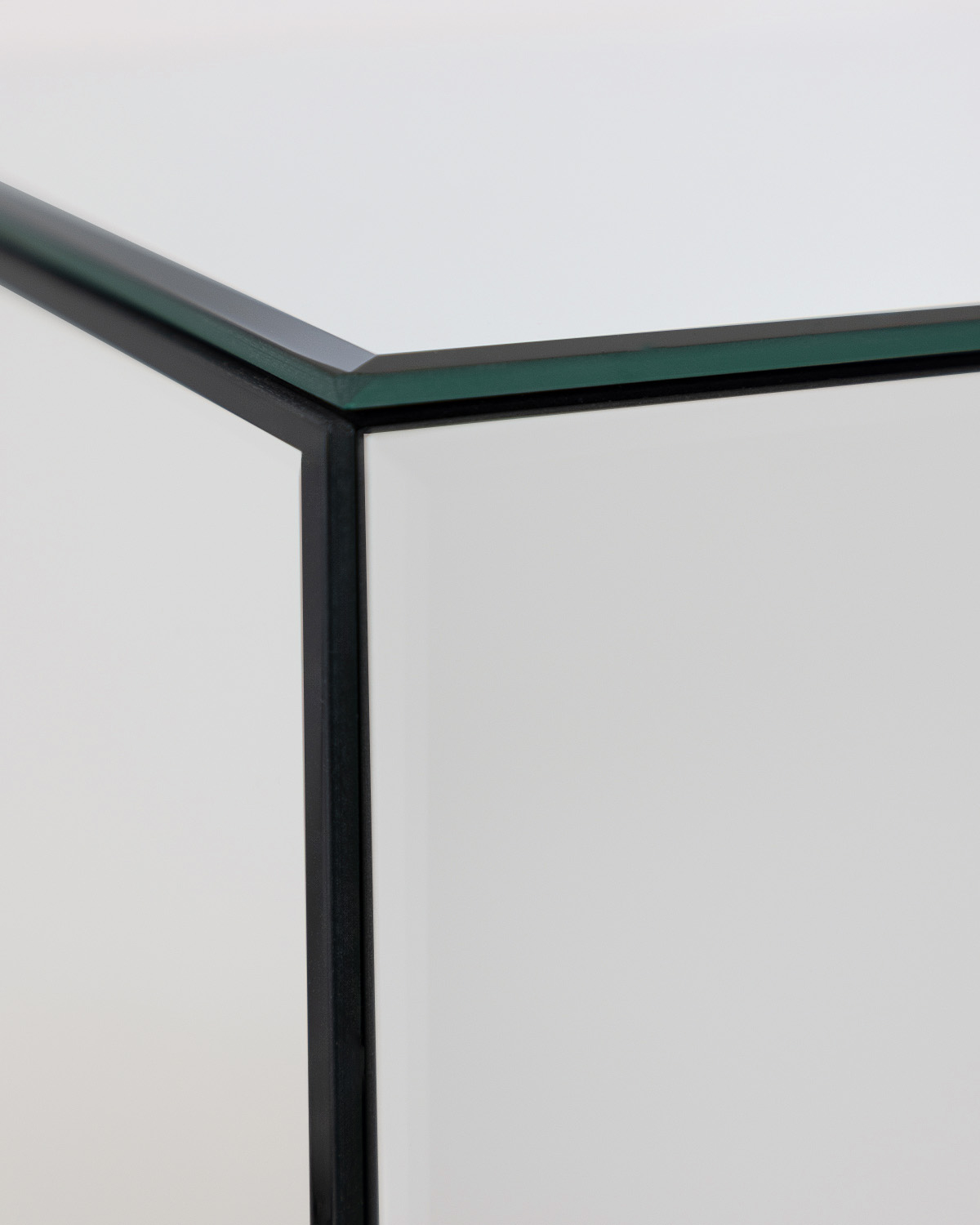 Glass Pedestal (25x25 cm) Ninel, gallery image 5