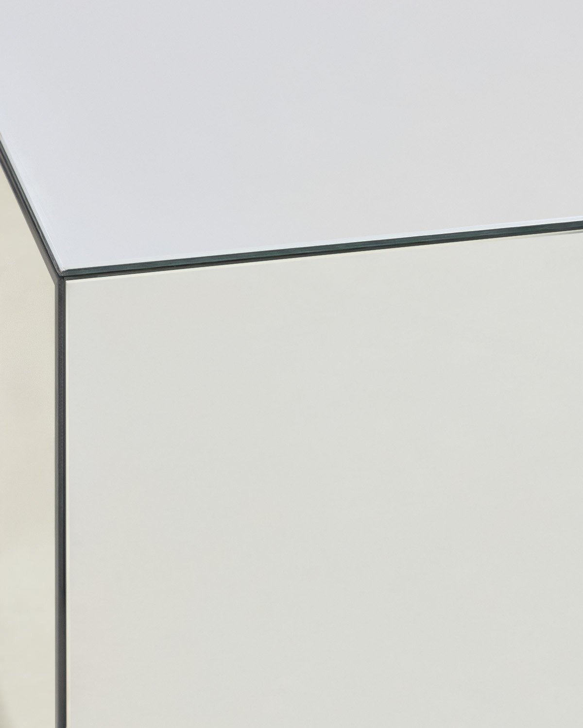 Square Side Table in Glass (40x40 cm) Ninel, gallery image 4