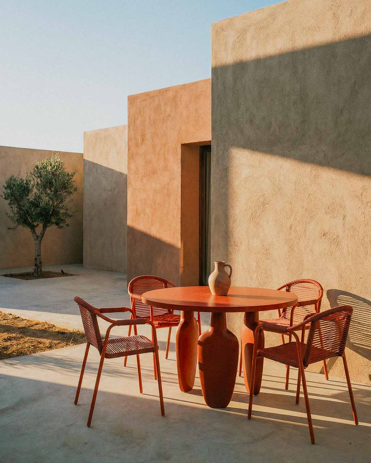 Round Cement Table Set Ylena (Ø120 cm) and 4 Outdoor Chairs with Metal and Rope Armrests Murna, gallery image 2