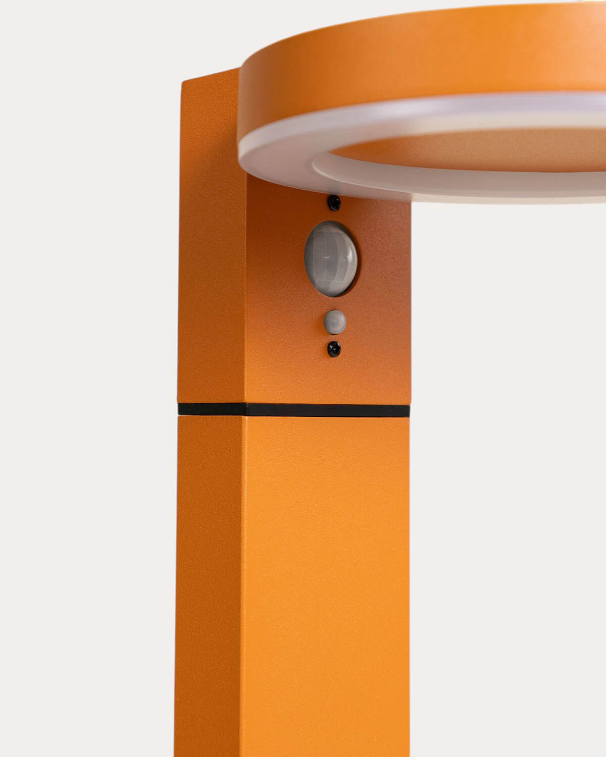 Outdoor Aluminum LED Solar Beacon Marisa, gallery image 9