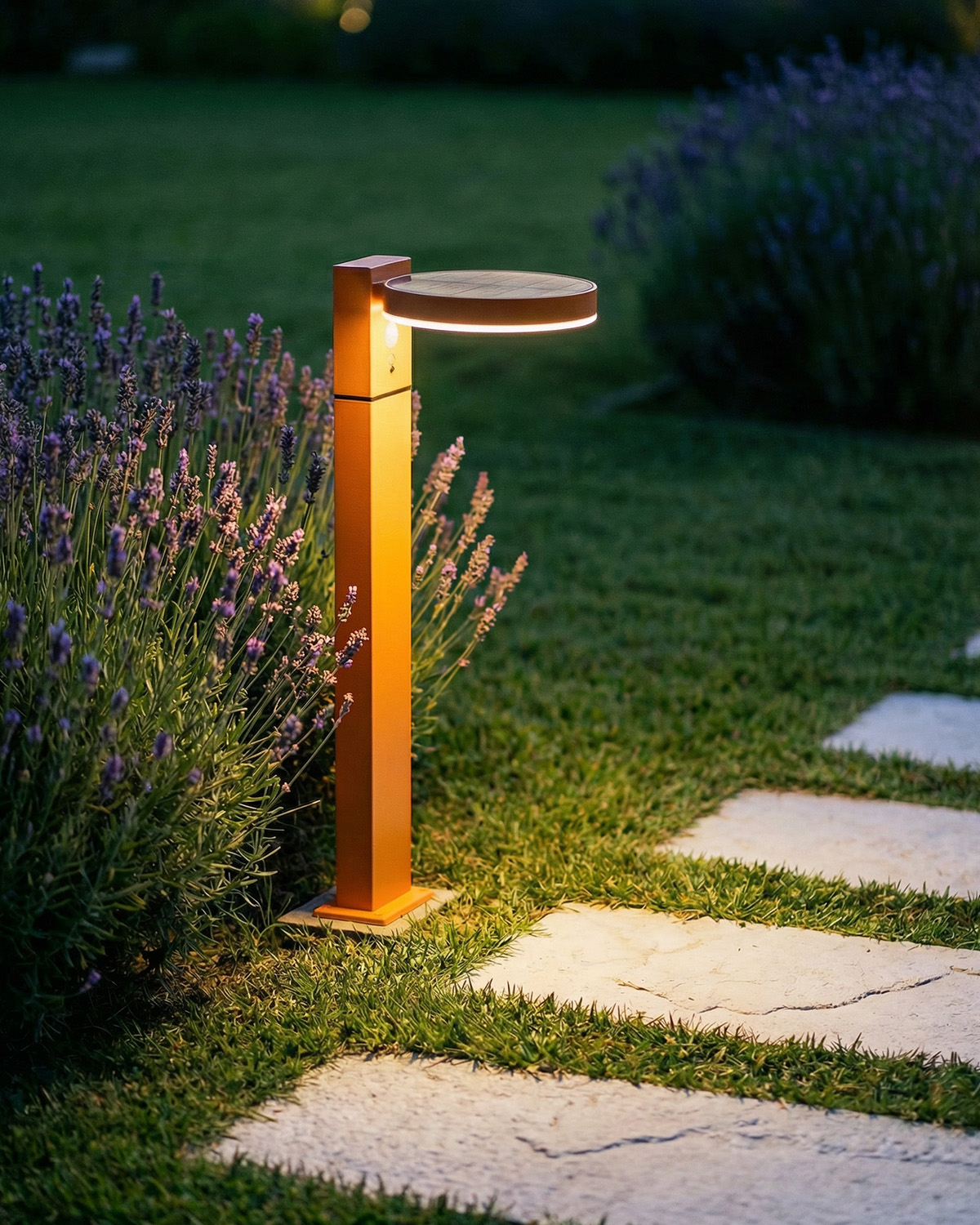 Outdoor Aluminum LED Solar Beacon Marisa, gallery image 2
