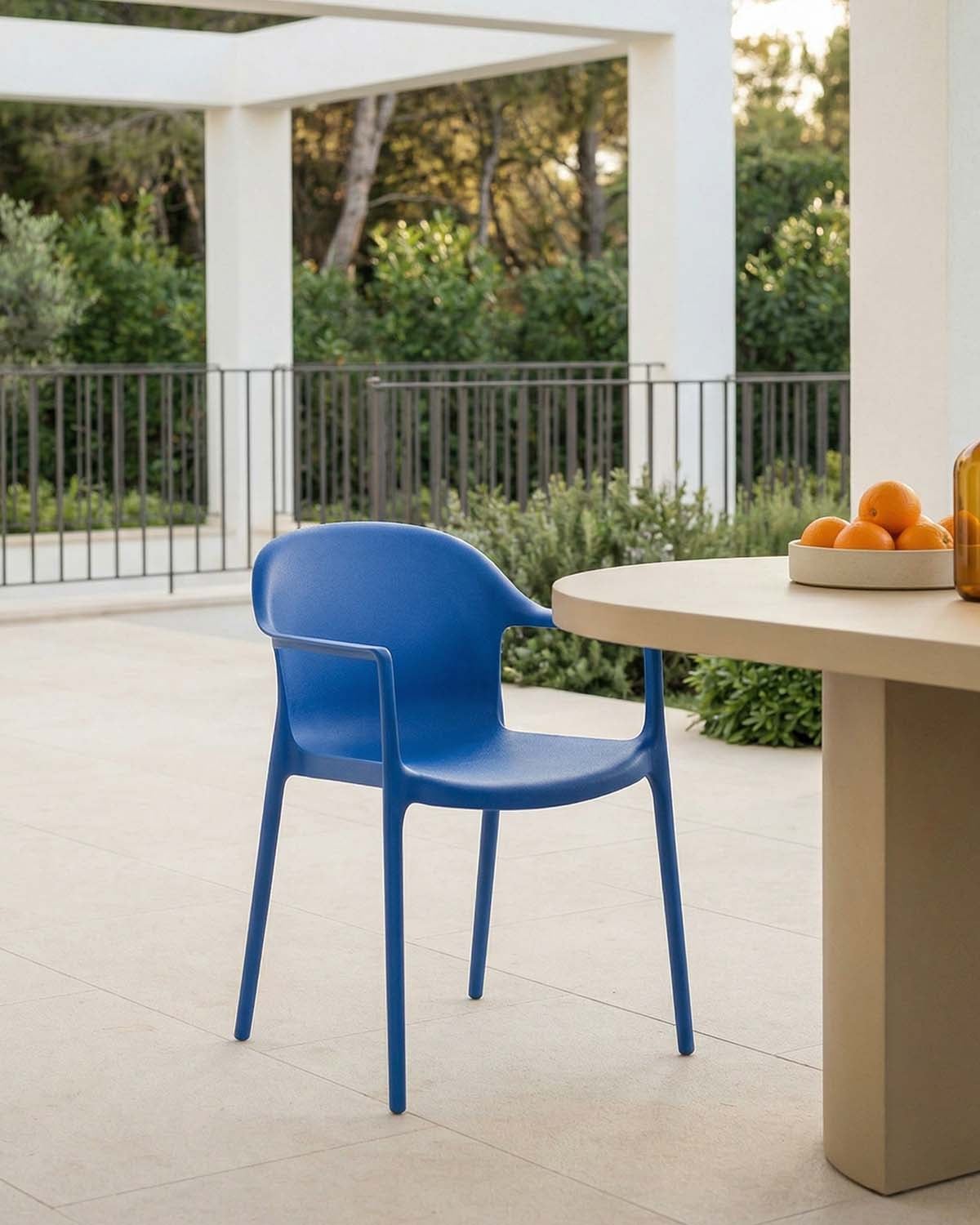 Pack 4 Polypropylene Outdoor Chairs with Armrests Juana, gallery image 2