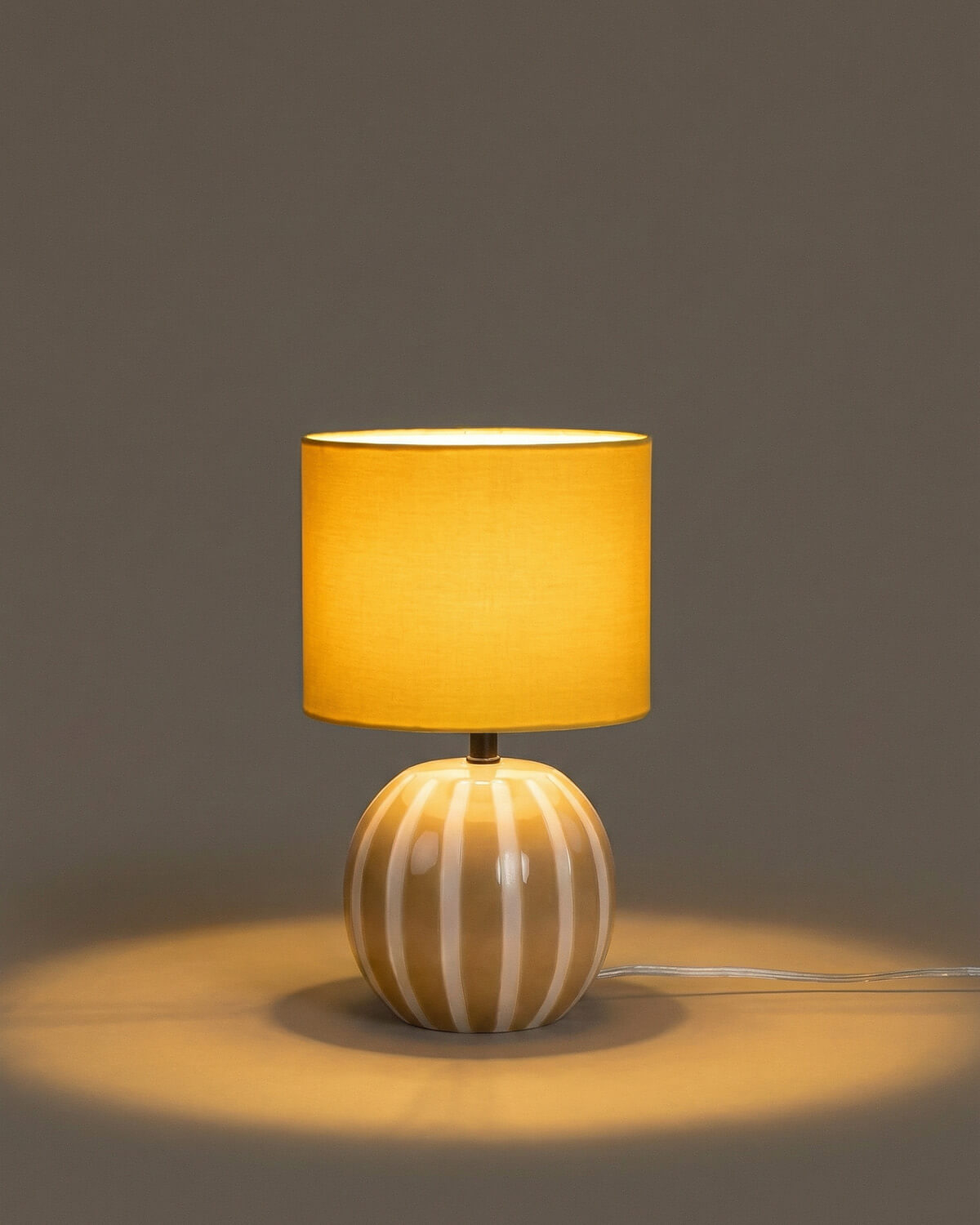 Ceramic Table Lamp Waylen, gallery image 2