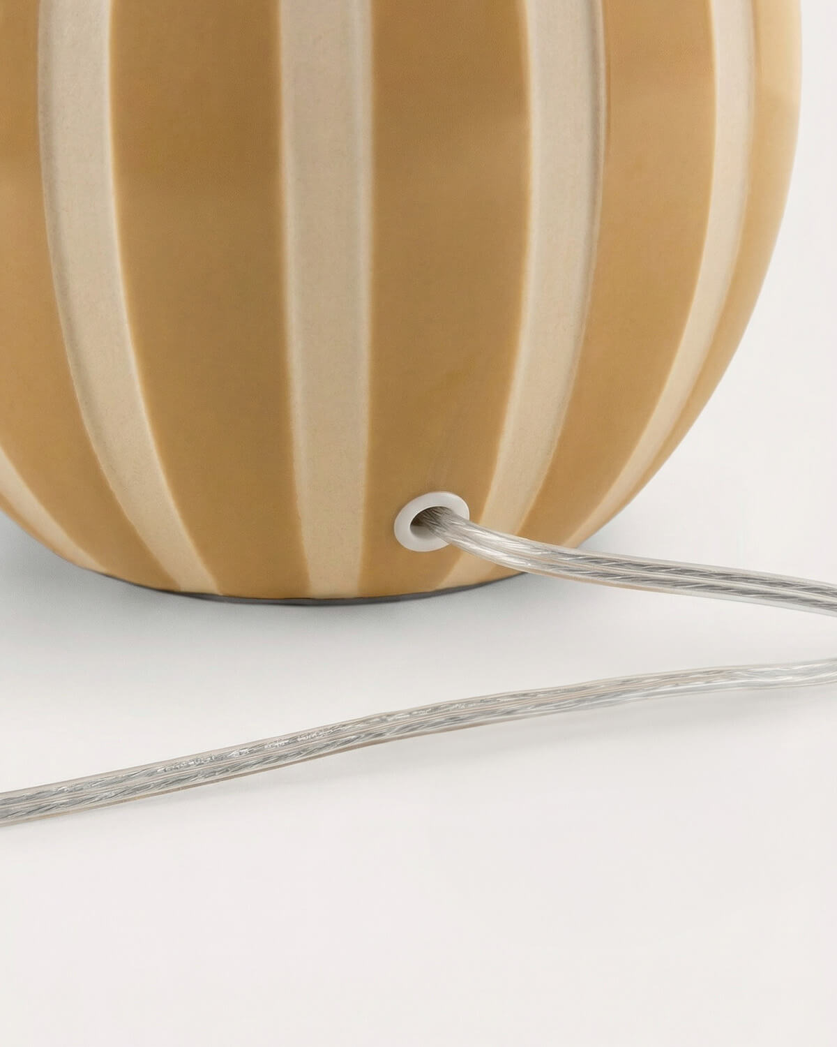 Ceramic Table Lamp Waylen, gallery image 4