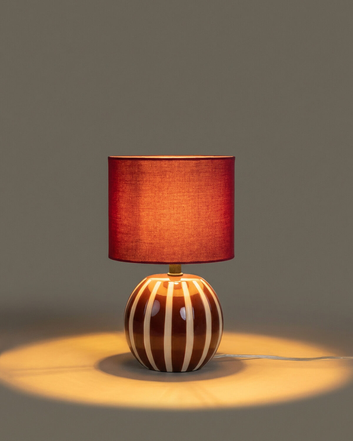 Ceramic Table Lamp Waylen, gallery image 2