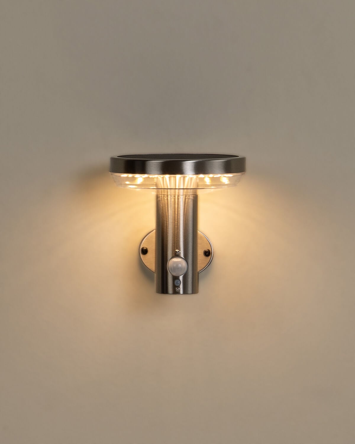 Outdoor Metal LED Solar Wall Light Sulivan, gallery image 2