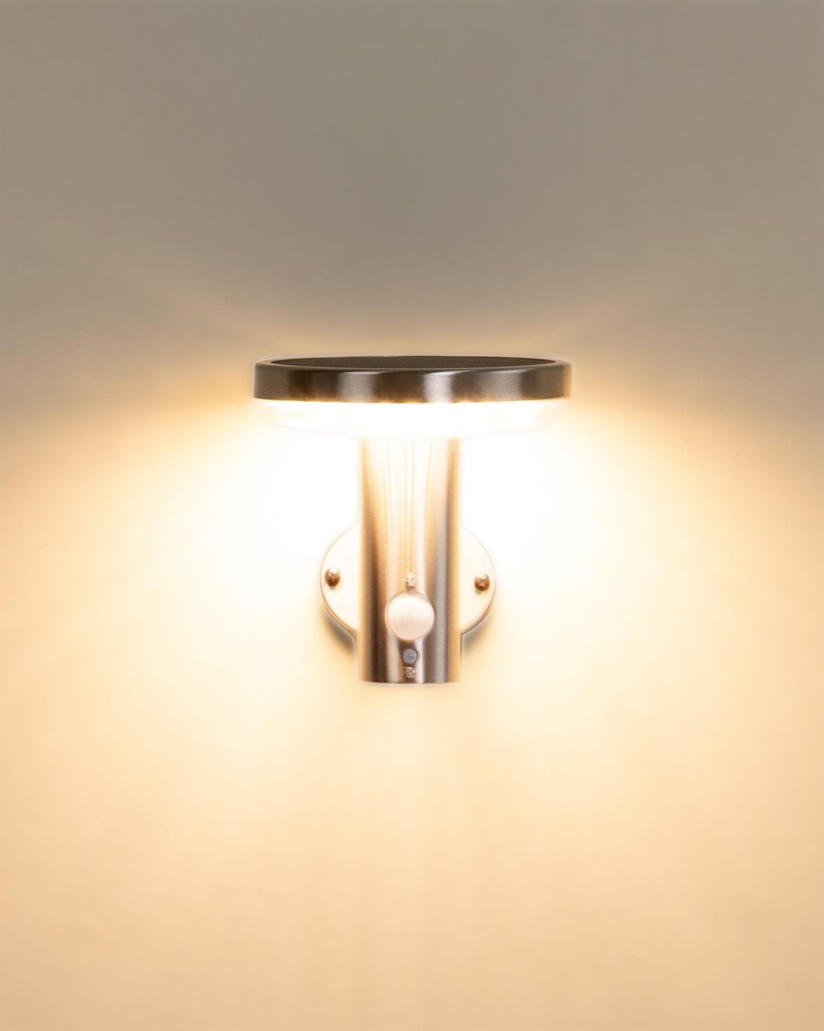 Outdoor Metal LED Solar Wall Light Sulivan, gallery image 4