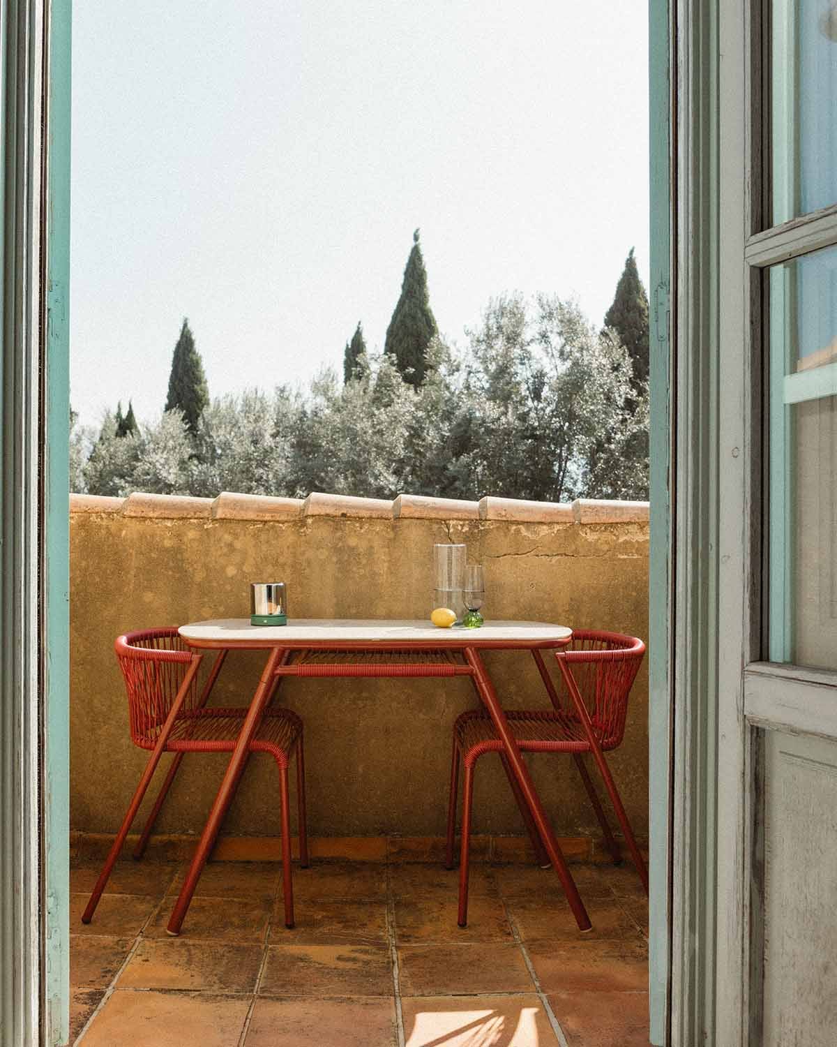 Oval Table (105x55 cm) and 2 Nesting Chairs Set in Metal and Synthetic Rattan for Outdoor Use Paolo, gallery image 2