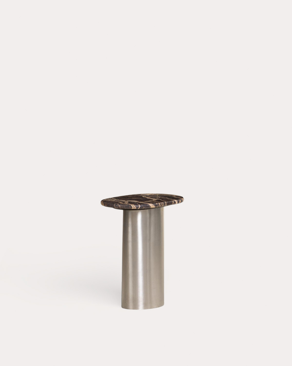 Oval Metal Side Table Lahuga, gallery image 1