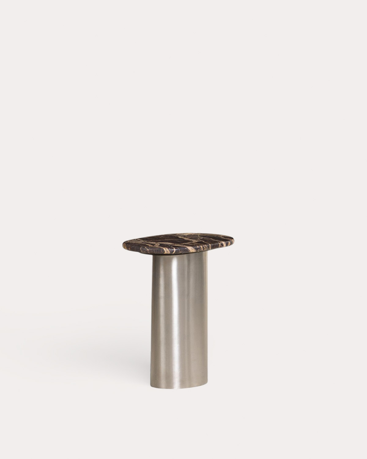 Oval Metal Side Table Lahuga, gallery image 1