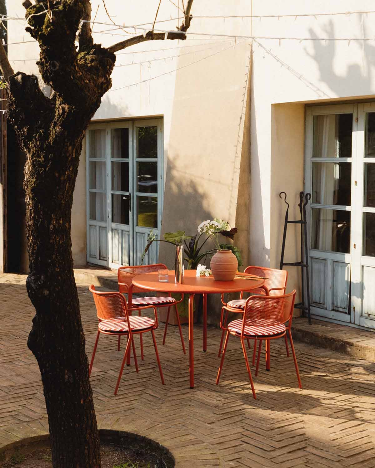 Outdoor Round Metal Table (Ø110 cm) Dorothea, gallery image 2