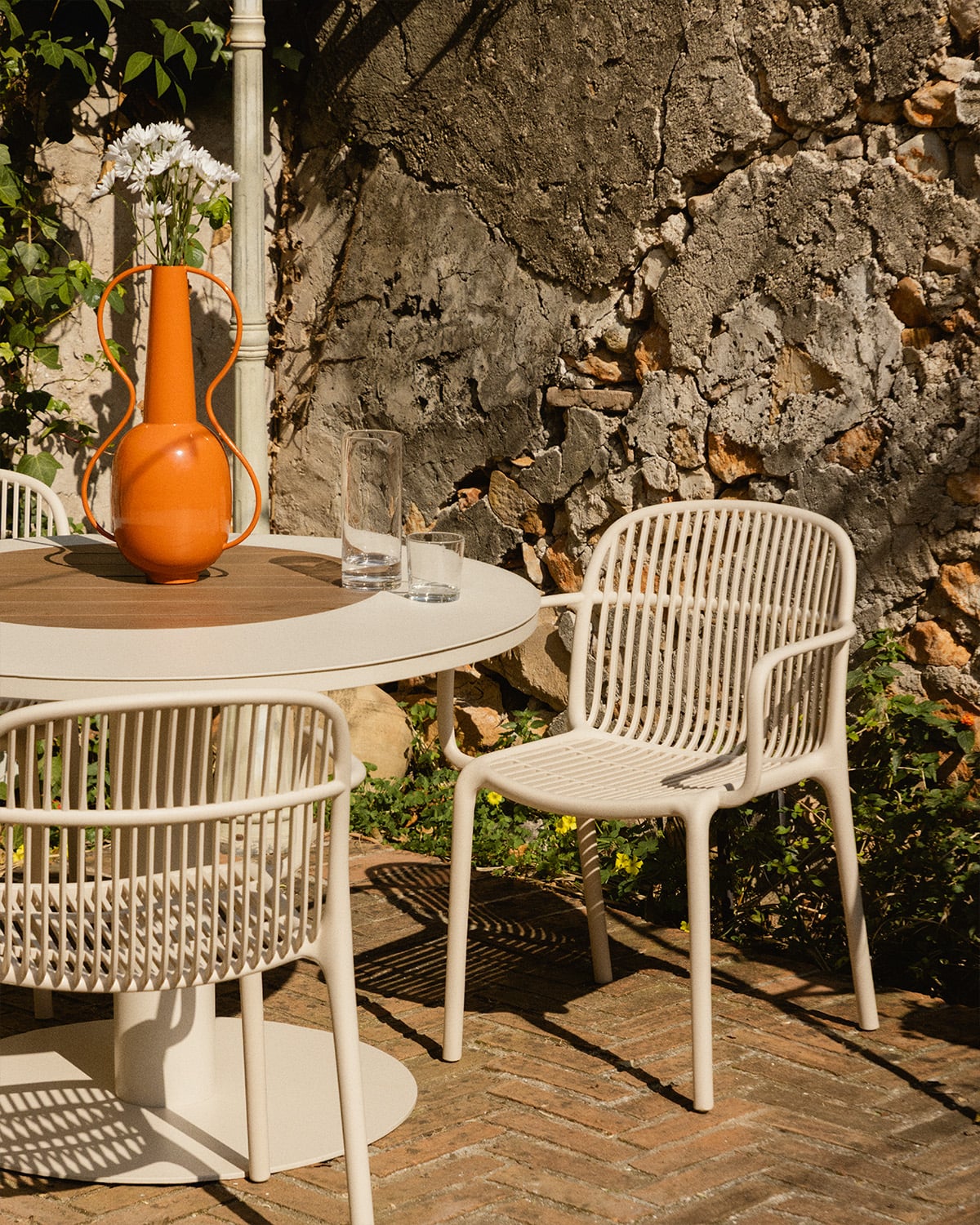 Pack of 2 Aisha Polypropylene Outdoor Chairs with Armrests, gallery image 2